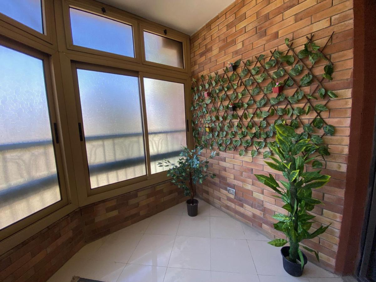 Sunny 2br In Maadi Apartment Kairo